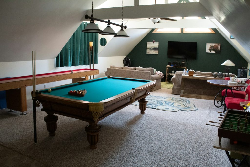 salle de jeux bien aménagée