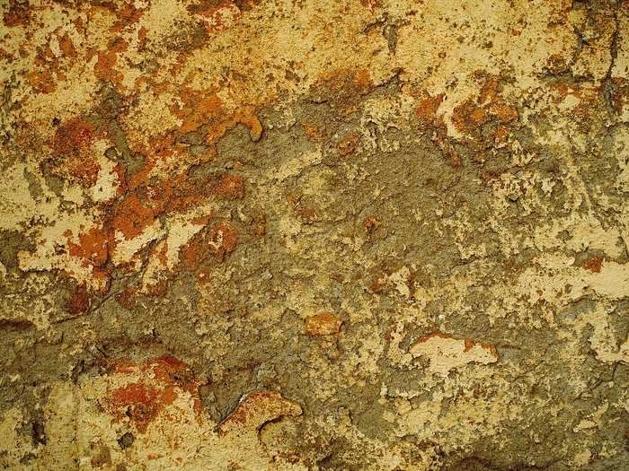 Mur en béton avec rouille et peinture qui s'écaille Mur en béton avec rouille et peinture qui s'écaille