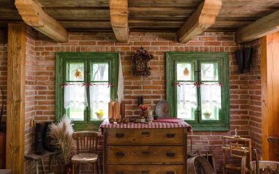 Jusqu'où poncer un meuble ancien avant de le repeindre